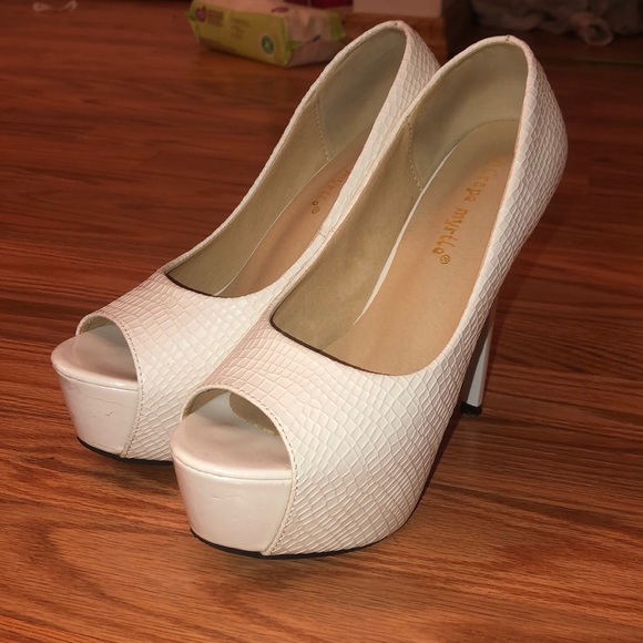 White High Heels - Picture 2 of 8